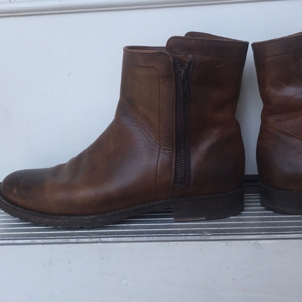 Leather FRYE booties WOMENS size 9!!